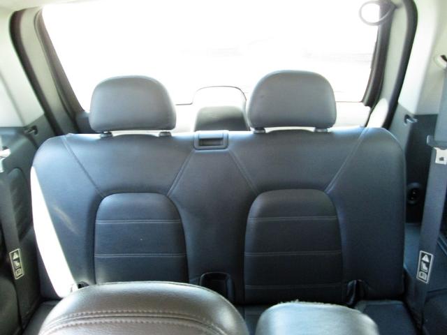 Ford Explorer Vehicle Full-screen Gallery Image 12