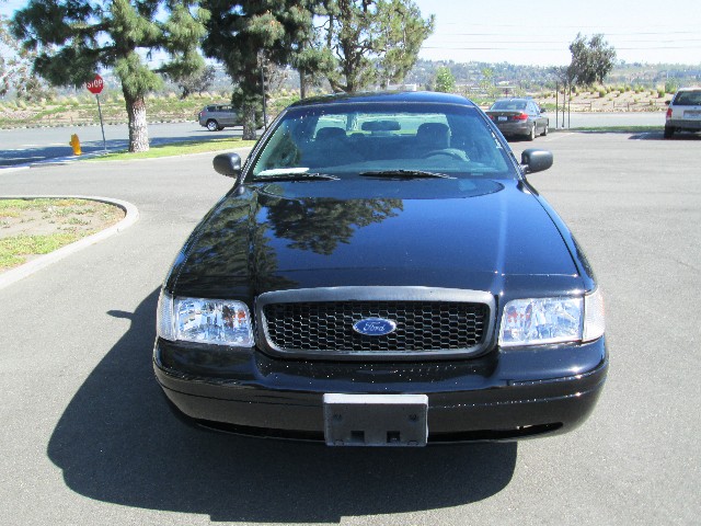 Ford Crown Victoria Vehicle Full-screen Gallery Image 02