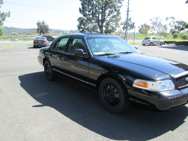 Ford Crown Victoria Vehicle Full-screen Gallery Image 03