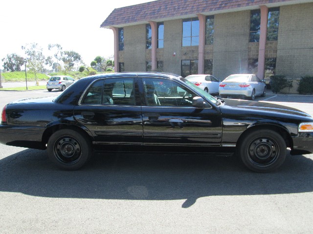 Ford Crown Victoria Vehicle Full-screen Gallery Image 04