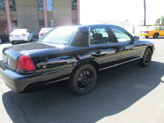 Ford Crown Victoria Vehicle Full-screen Gallery Image 05