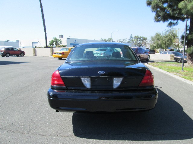 Ford Crown Victoria Vehicle Full-screen Gallery Image 06