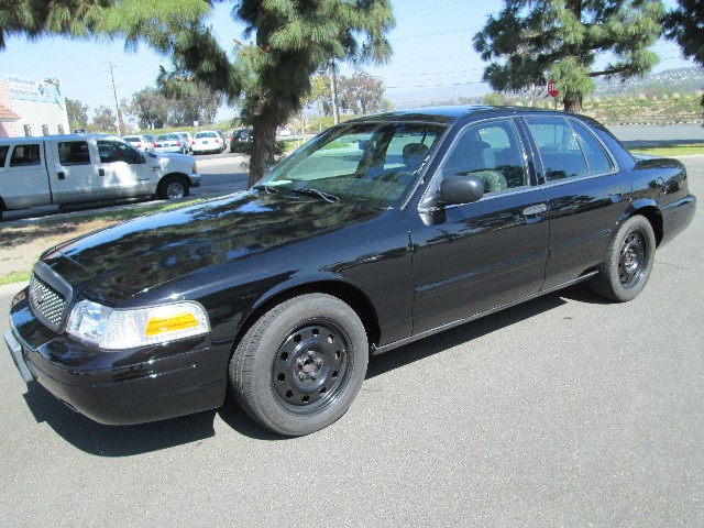 Ford Crown Victoria Vehicle Full-screen Gallery Image 08