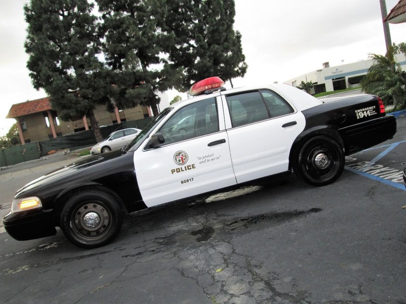 Ford Crown Victoria Vehicle Full-screen Gallery Image 03