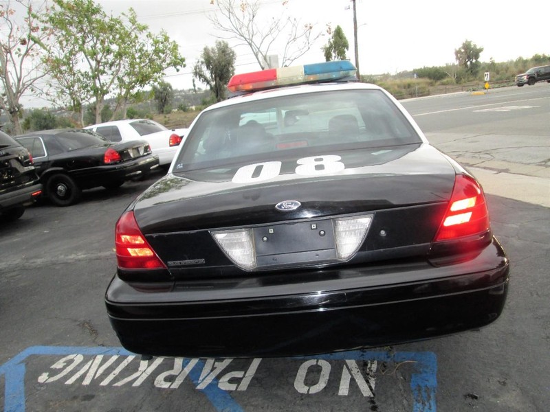 Ford Crown Victoria Vehicle Full-screen Gallery Image 05