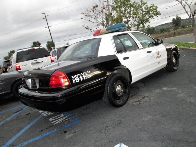 Ford Crown Victoria Vehicle Full-screen Gallery Image 06