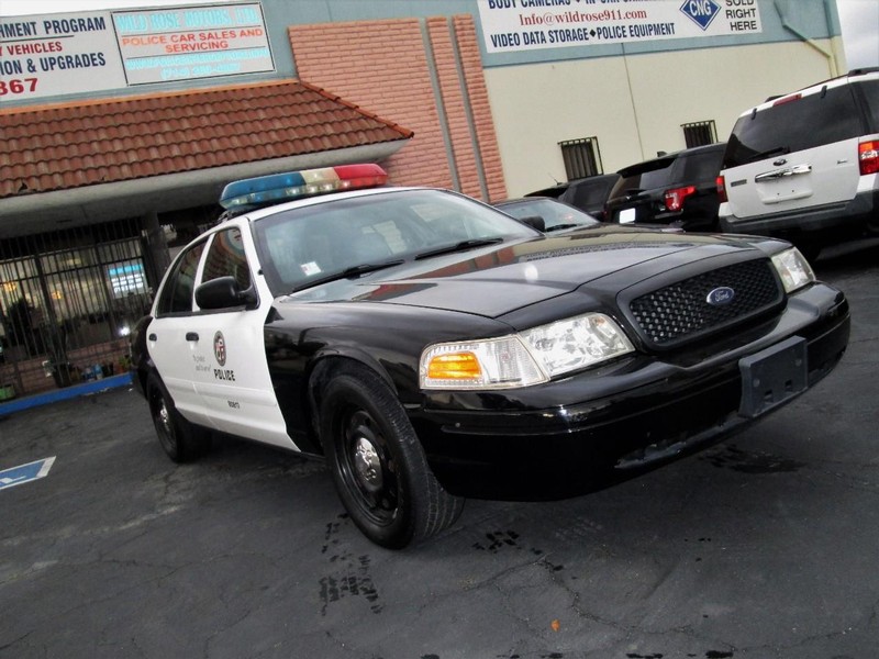 Ford Crown Victoria Vehicle Full-screen Gallery Image 08