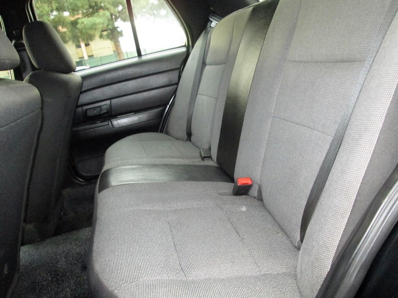 Ford Crown Victoria Vehicle Full-screen Gallery Image 10