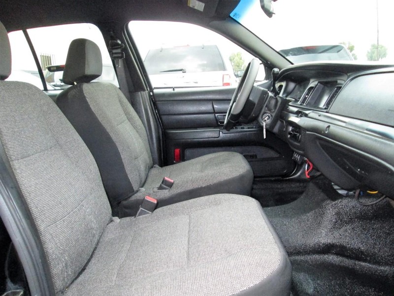 Ford Crown Victoria Vehicle Full-screen Gallery Image 11