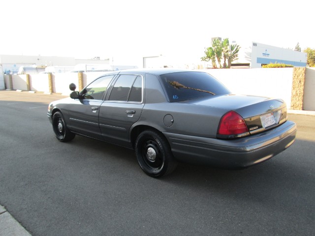Ford Crown Victoria Vehicle Full-screen Gallery Image 05