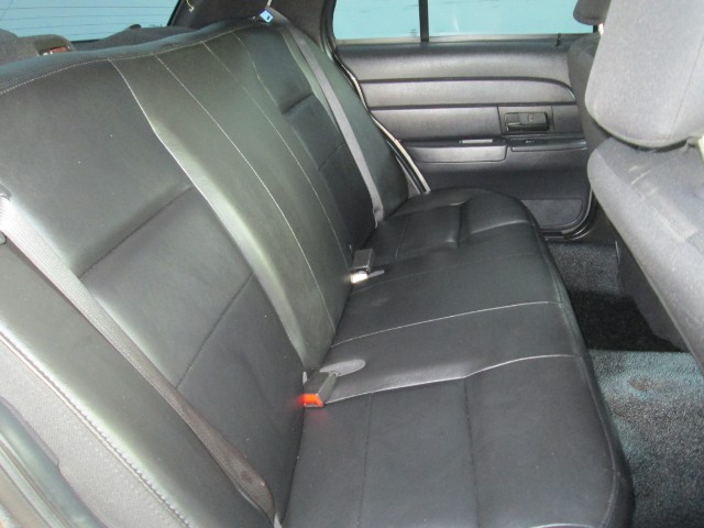 Ford Crown Victoria Vehicle Full-screen Gallery Image 11