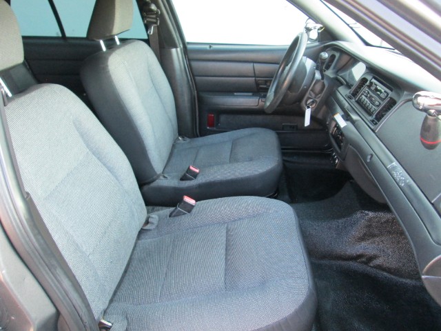 Ford Crown Victoria Vehicle Full-screen Gallery Image 12