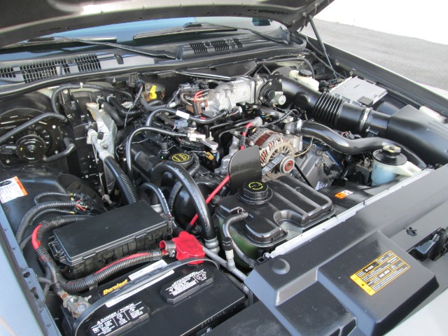 Ford Crown Victoria Vehicle Full-screen Gallery Image 13