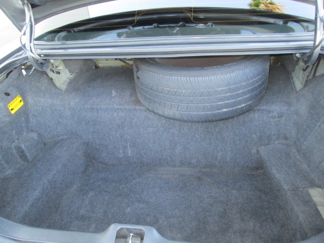 Ford Crown Victoria Vehicle Full-screen Gallery Image 16