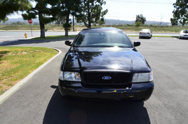 Ford Crown Victoria Vehicle Full-screen Gallery Image 02