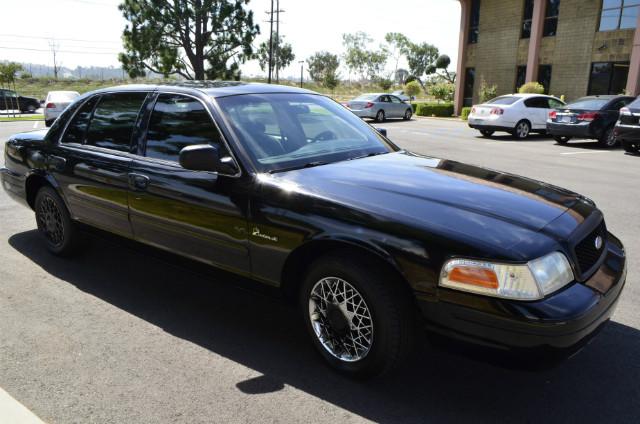Ford Crown Victoria Vehicle Full-screen Gallery Image 03