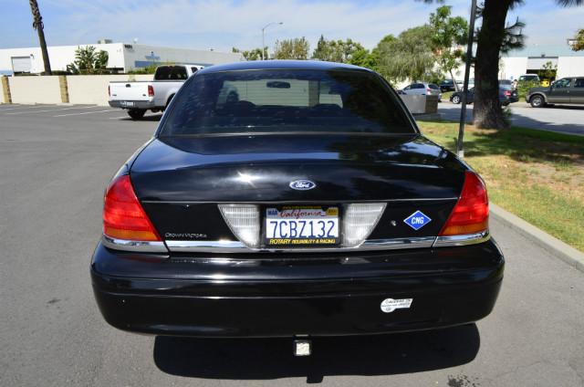 Ford Crown Victoria Vehicle Full-screen Gallery Image 04