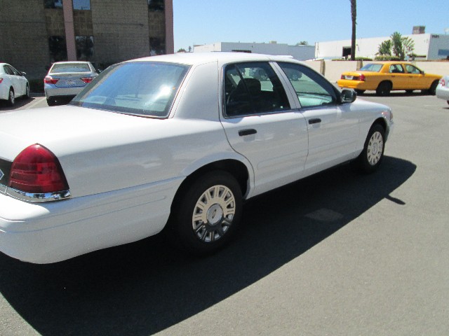 2004 Ford Crown Victoria CNG photo