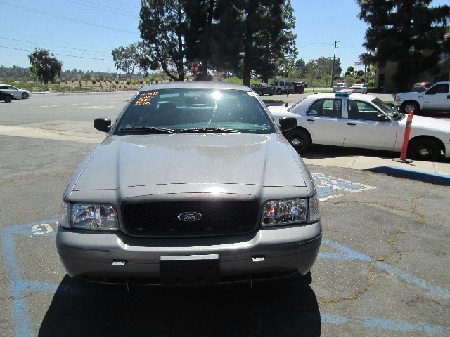 Ford Crown Victoria Vehicle Full-screen Gallery Image 02
