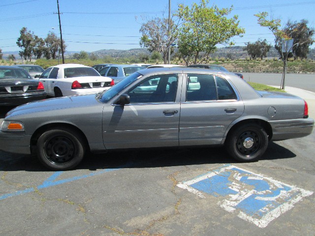 Ford Crown Victoria Vehicle Full-screen Gallery Image 03