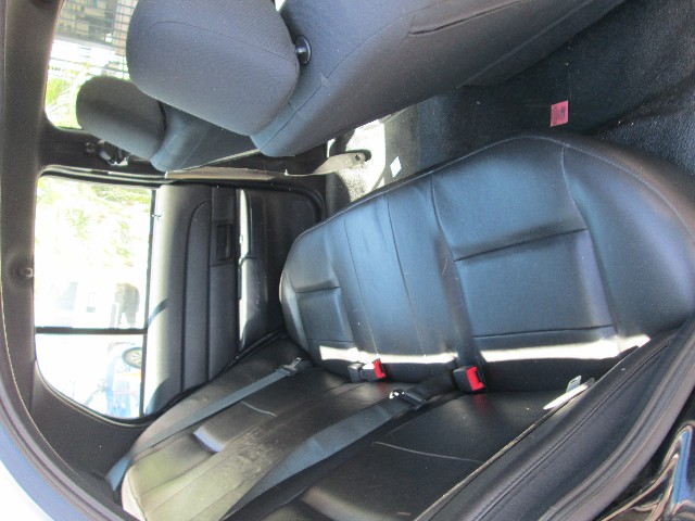 Ford Crown Victoria Vehicle Full-screen Gallery Image 09