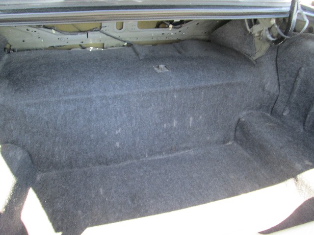 Ford Crown Victoria Vehicle Full-screen Gallery Image 12