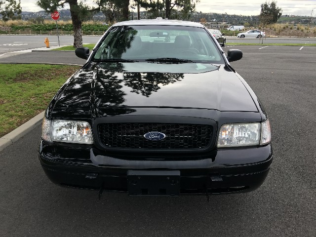 Ford Crown Victoria Vehicle Full-screen Gallery Image 03