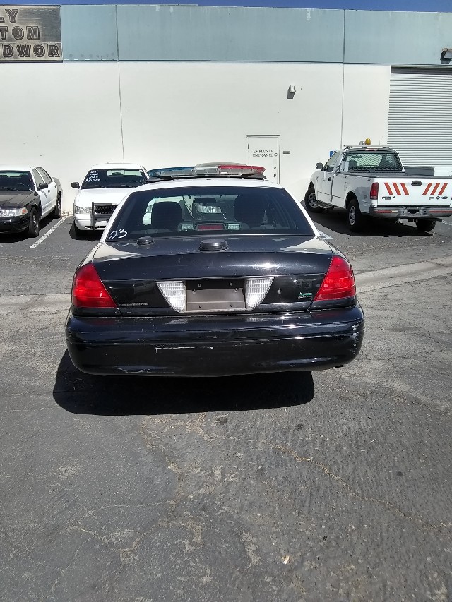 Ford Crown Victoria Vehicle Full-screen Gallery Image 05