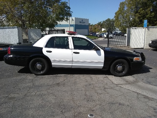 Ford Crown Victoria Vehicle Full-screen Gallery Image 07