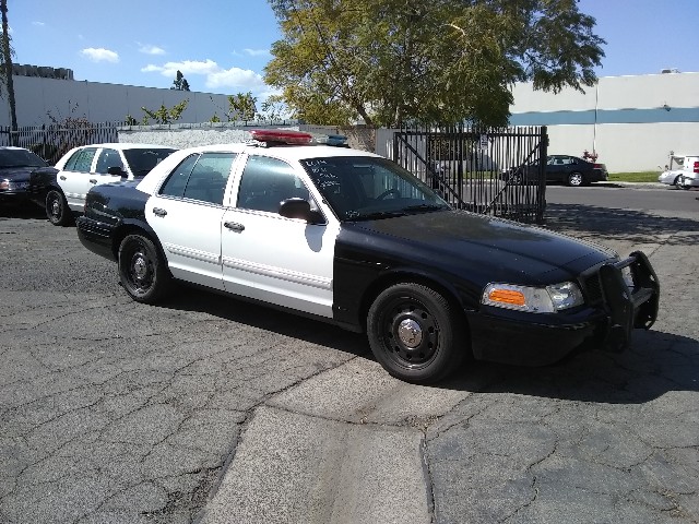 Ford Crown Victoria Vehicle Full-screen Gallery Image 08