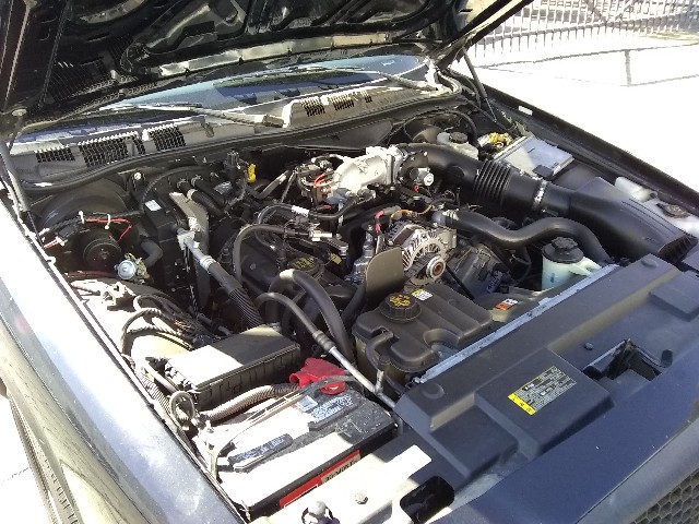 Ford Crown Victoria Vehicle Full-screen Gallery Image 12