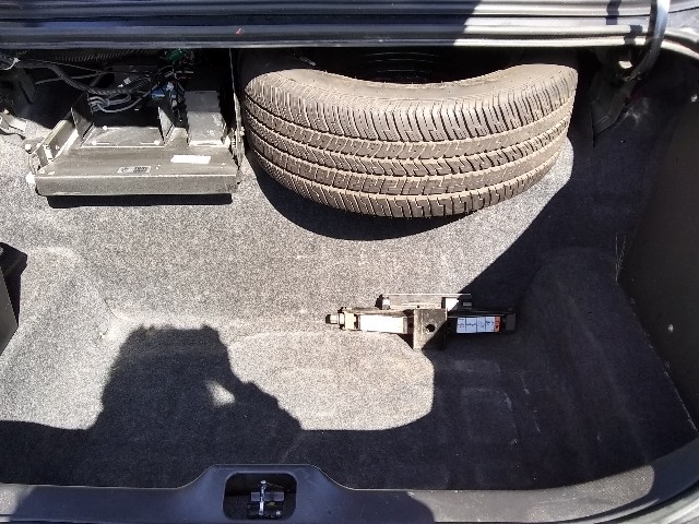 Ford Crown Victoria Vehicle Full-screen Gallery Image 14