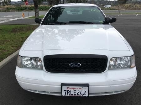 Ford Crown Victoria Vehicle Full-screen Gallery Image 03