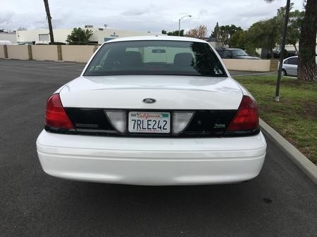 Ford Crown Victoria Vehicle Full-screen Gallery Image 05