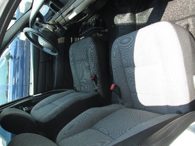 Ford Crown Victoria Vehicle Full-screen Gallery Image 07