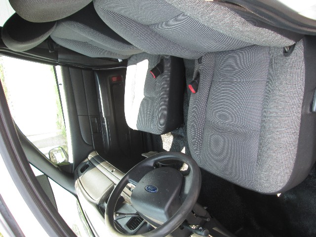 Ford Crown Victoria Vehicle Full-screen Gallery Image 10