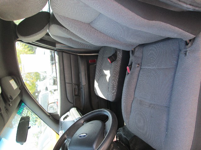 Ford Crown Victoria Vehicle Full-screen Gallery Image 06