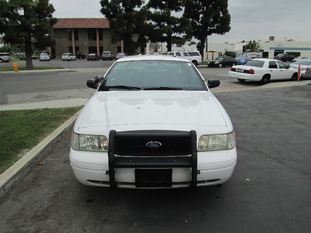 Ford Crown Victoria Vehicle Full-screen Gallery Image 03