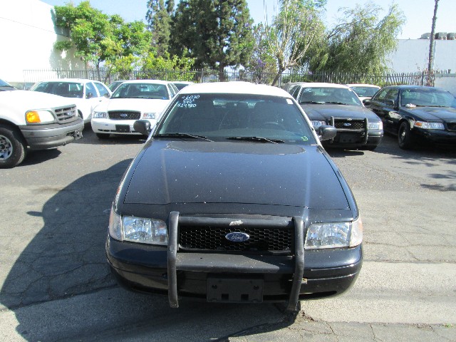 Ford Crown Victoria Vehicle Full-screen Gallery Image 02