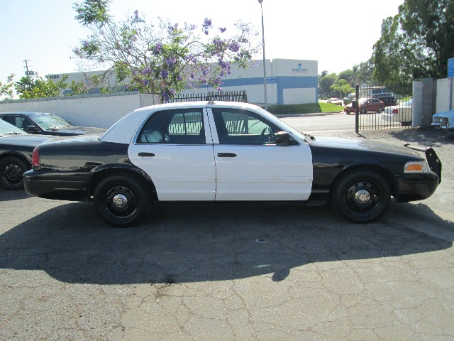 Ford Crown Victoria Vehicle Full-screen Gallery Image 08