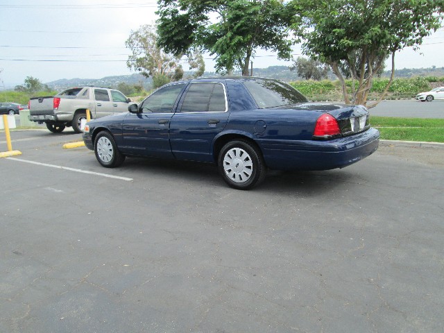 Ford Crown Victoria Vehicle Full-screen Gallery Image 04
