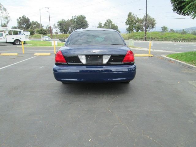 Ford Crown Victoria Vehicle Full-screen Gallery Image 05