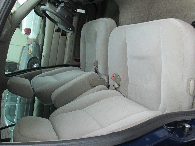 Ford Crown Victoria Vehicle Full-screen Gallery Image 12