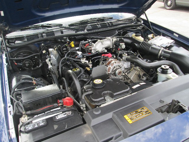 Ford Crown Victoria Vehicle Full-screen Gallery Image 13