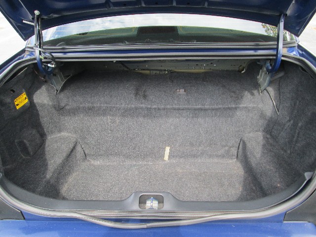 Ford Crown Victoria Vehicle Full-screen Gallery Image 16