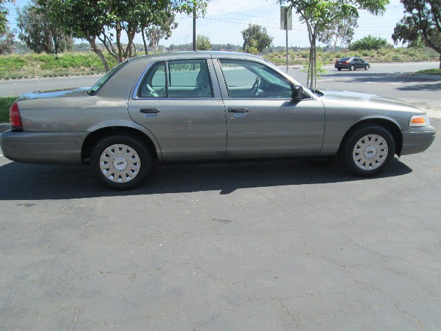 Ford Crown Victoria Vehicle Full-screen Gallery Image 08