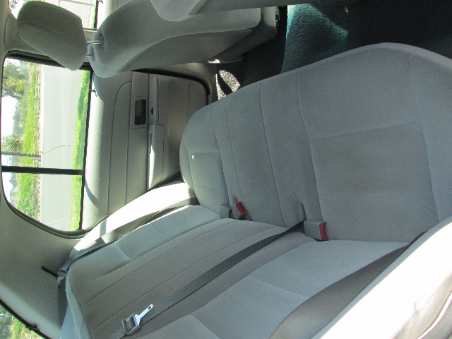 Ford Crown Victoria Vehicle Full-screen Gallery Image 11