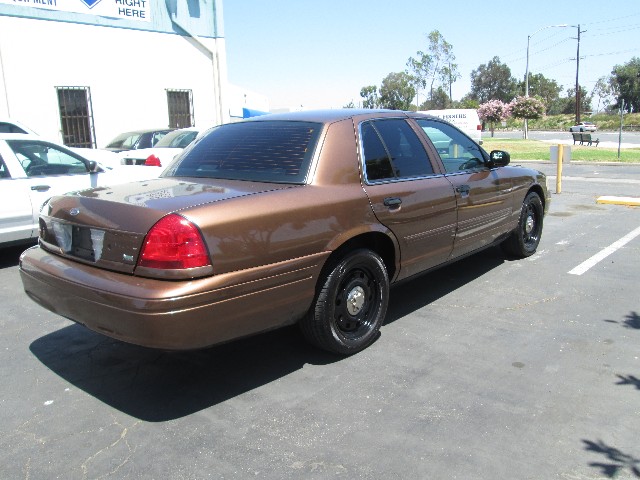 Ford Crown Victoria Vehicle Full-screen Gallery Image 06