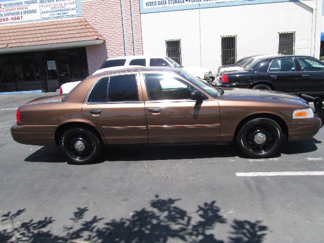 Ford Crown Victoria Vehicle Full-screen Gallery Image 07