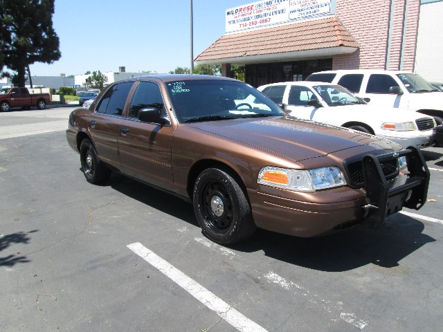 Ford Crown Victoria Vehicle Full-screen Gallery Image 08
